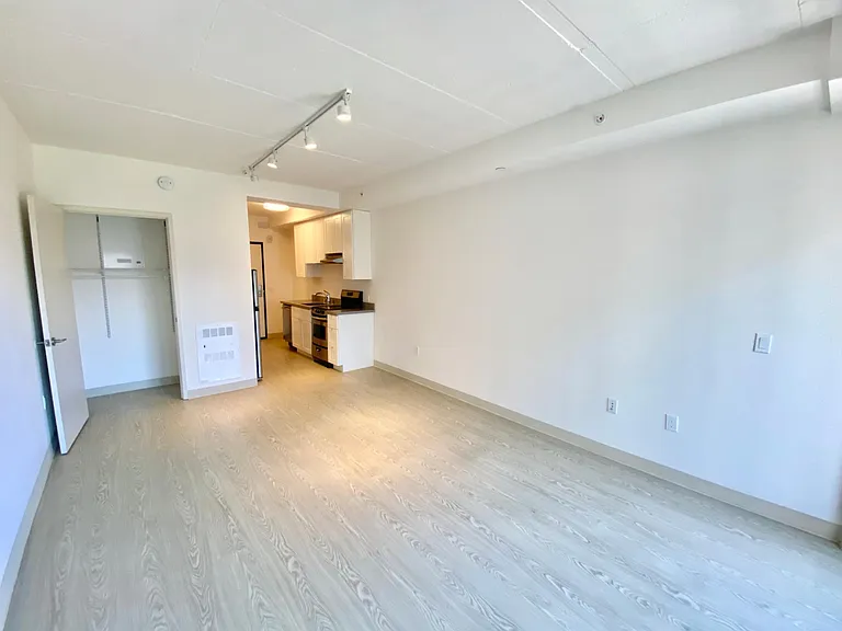750 Harrison St — Photo 16