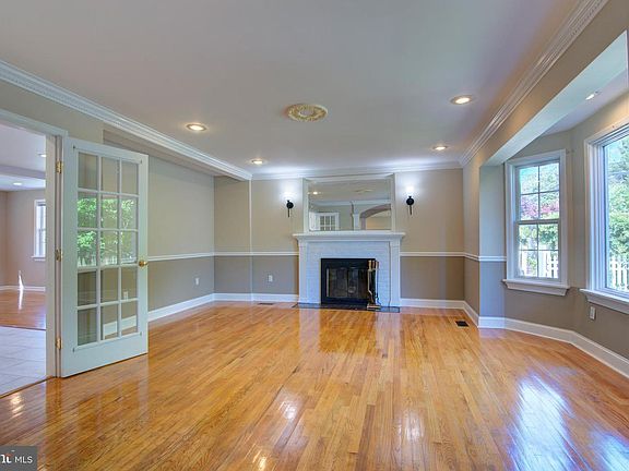 2nd image of 5868 Arlington Blvd