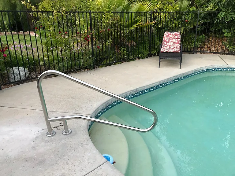 El Monte Dr — Photo 2