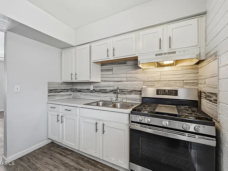 1744 W Glendale Ave #11 — Photo 5