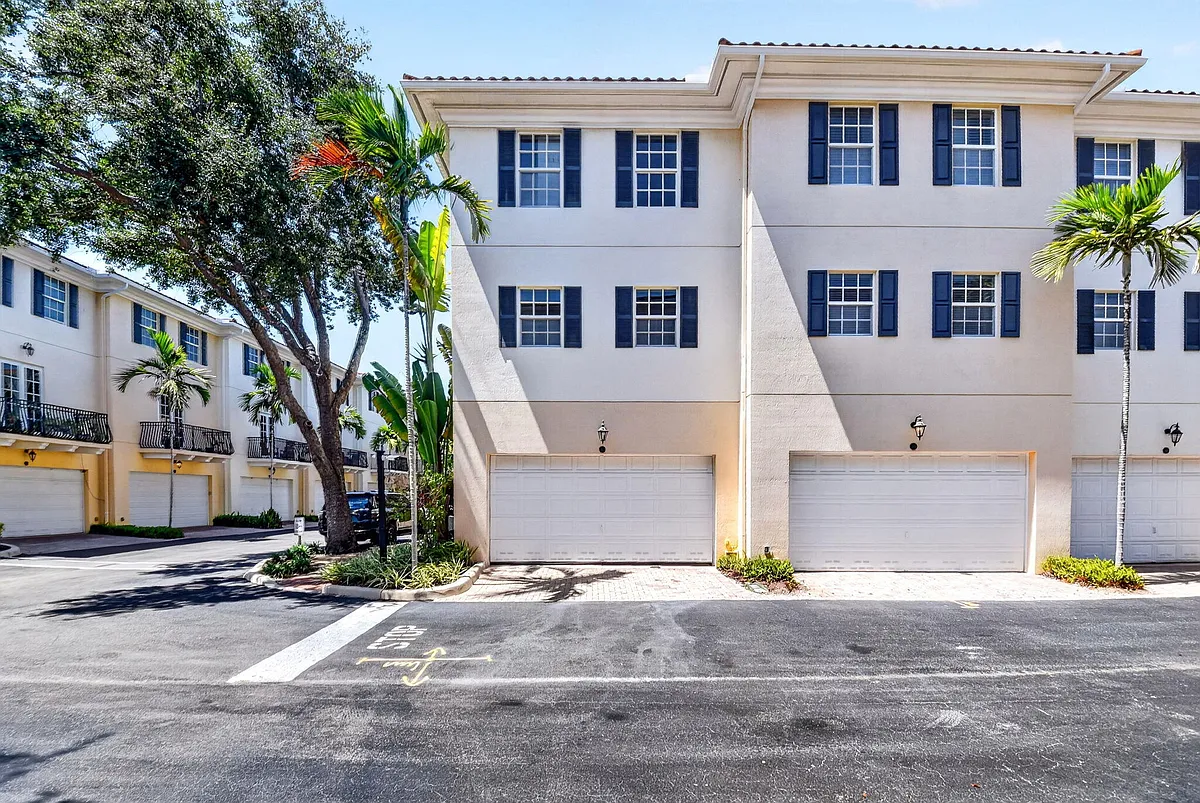 Building Photo - 2502 N Dixie Hwy #32