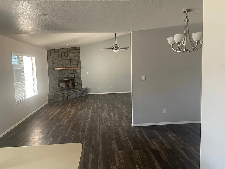 6103 E Ivyglen St — Photo 3