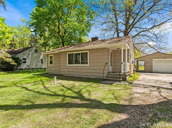 1081 Vick Rd, Muskegon, MI 49441