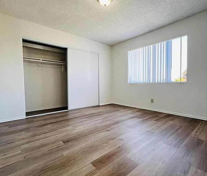 651 W 15th St #4 — Photo 5