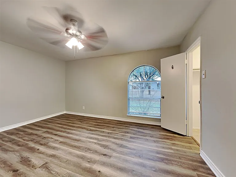 1504 Carnation Dr — Photo 10