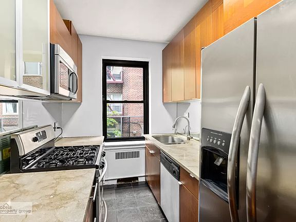 5th image of 251 Seaman Ave APT 4D