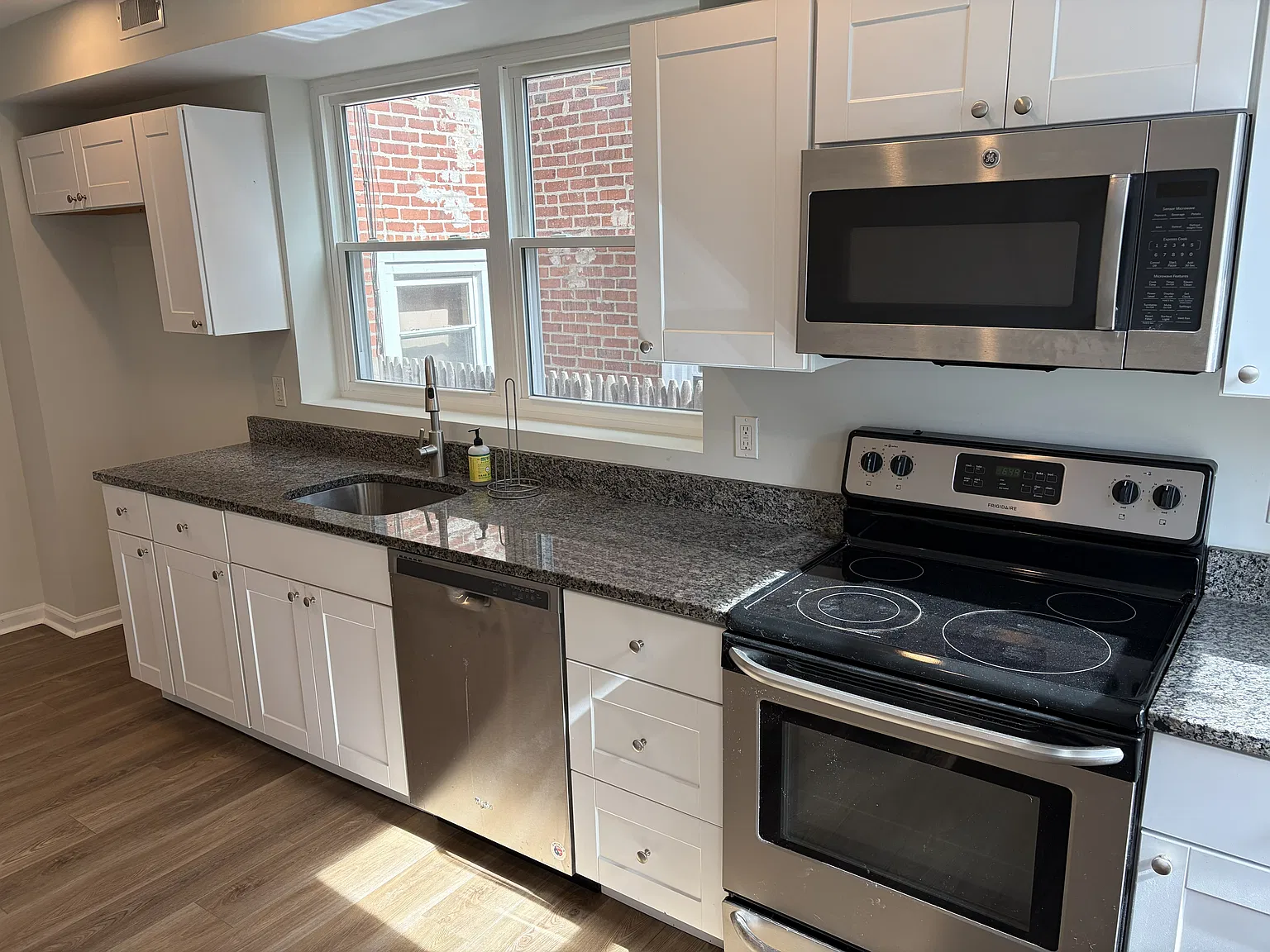 3 bed, 1116 sqft, $2,550 — Photo 3