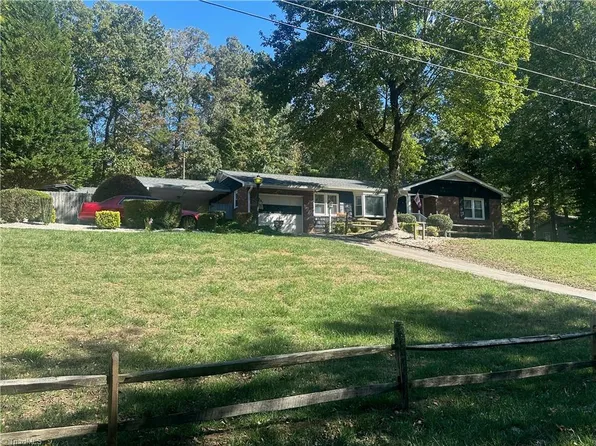 14 Windsor Cir, Thomasville, NC 27360