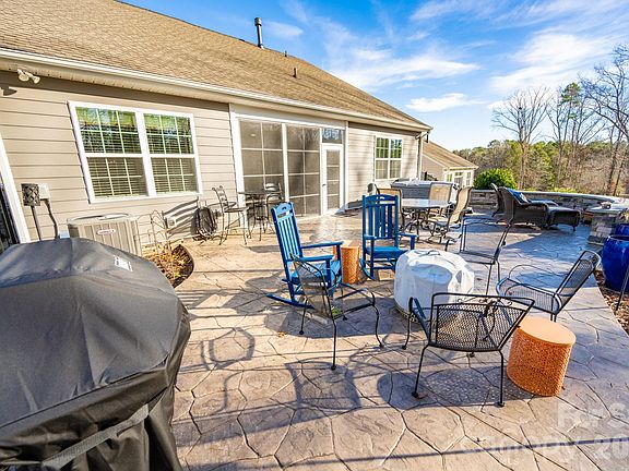 4th image of 2036 Canova Dr #442