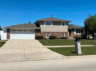 8906 167th St, Orland Hills, IL 60487