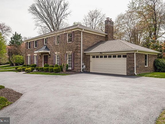 3rd image of 9716 Clydesdale St