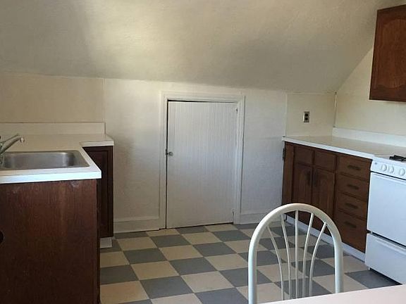 3rd image of 17 Fairview Ave Floor 3