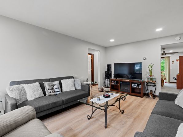 20 Hart Cir APT 1
