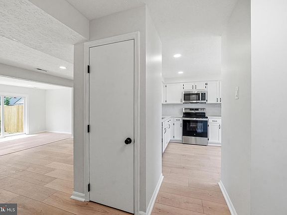 4th image of 173 Villa Knoll Ct