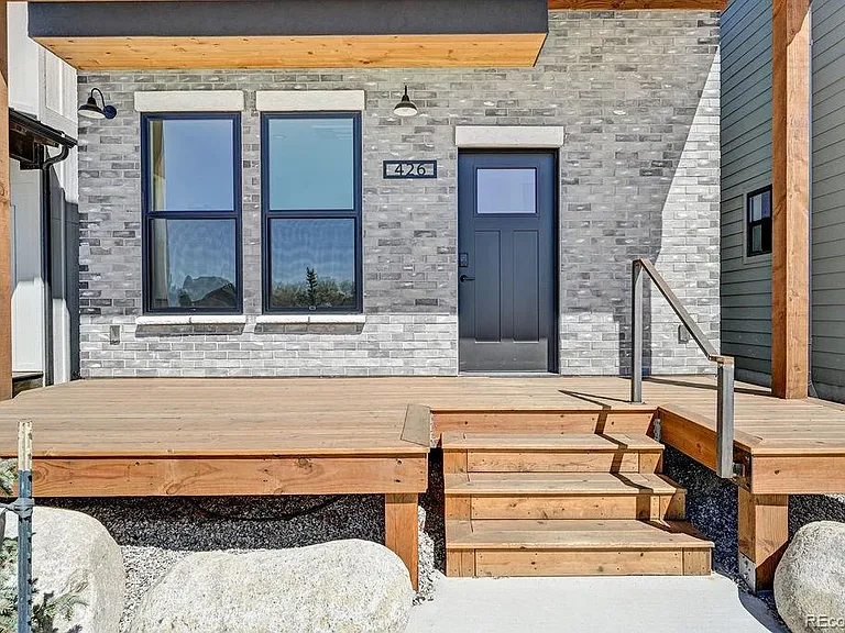 426 Pinon St — Photo 3