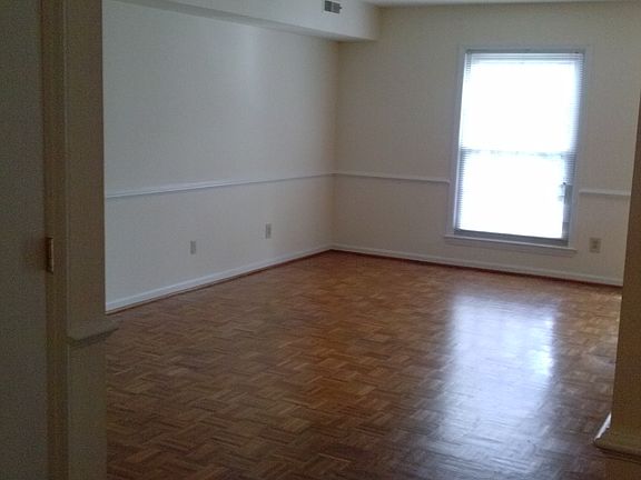Unfurnished Living Room
