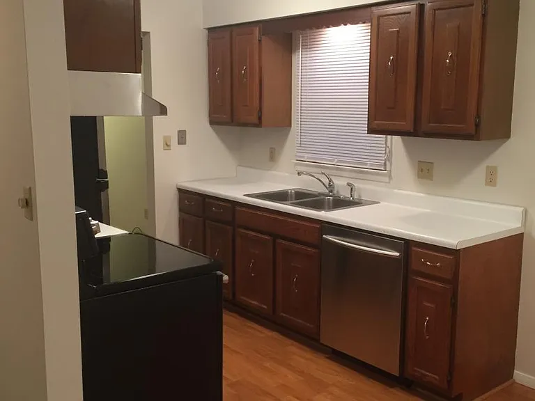 704 Evergreen Dr — Photo 5