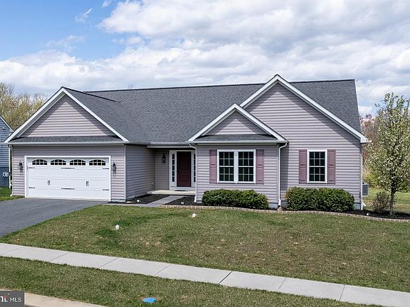 3rd image of 225 Ashleys Way