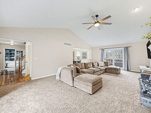 3rd image of 1371 Ashford Pl