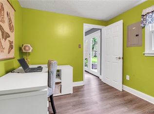 4940 Glenwood Dr, Clarence, NY 14221