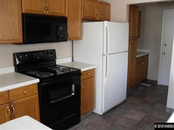3rd image of 860 Glen Molly Dr