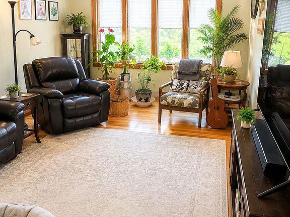 5th image of 665 Paxson Ave