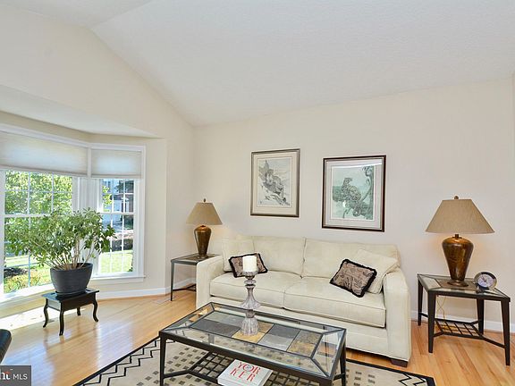 4th image of 3823 Parkland Dr