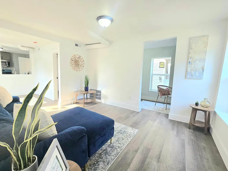 214 Catherine Ave — Photo 3