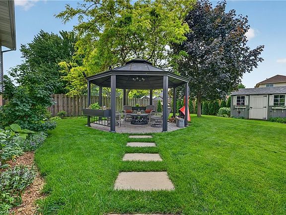 5th image of 4512 Ivy Gardens Cres