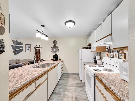 5th image of 744 Prospect Ave