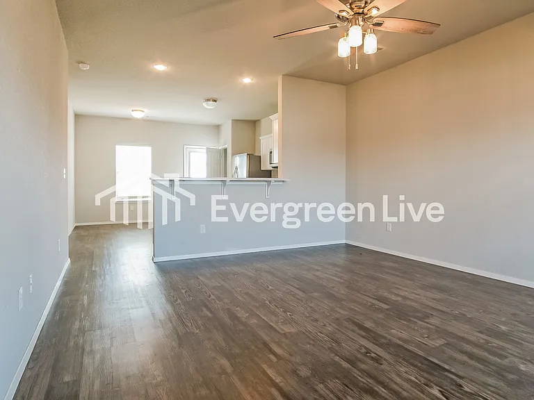 2807 Sebright Ave — Photo 4