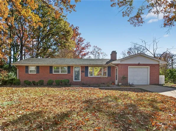 2 Luanita Ln, Newport News, VA 23606
