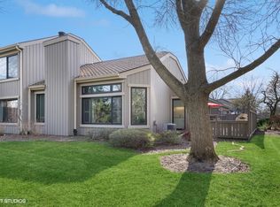 1301 Oak Hill Rd, Lake Barrington, IL 60010