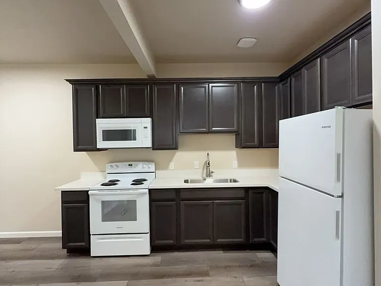 1125 N Main St — Photo 5