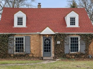 170 E Old Elm Rd, Lake Forest, IL 60045