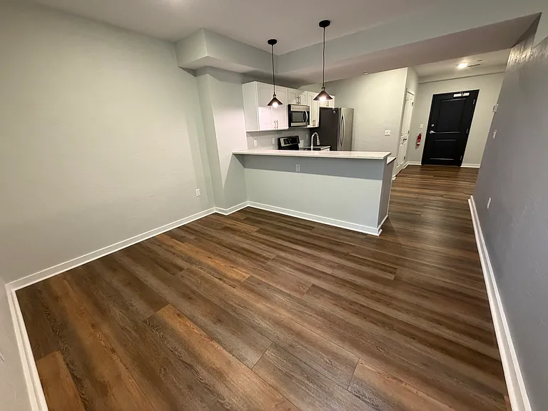 136 S Pennsylvania Ave #204 — Photo 2
