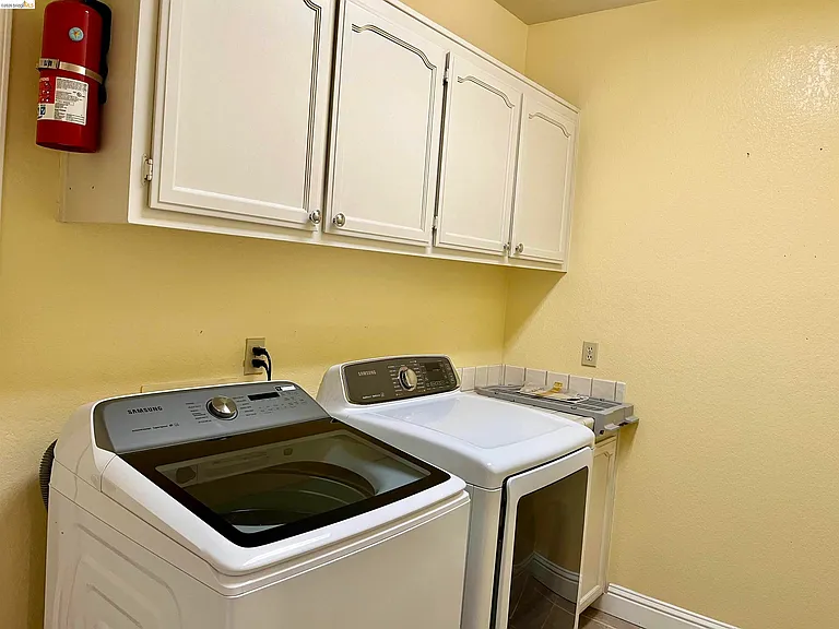 2420 Wayfarer Ct — Photo 8