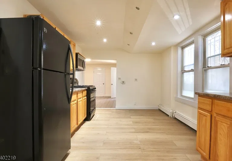 859 Lafayette St — Photo 4