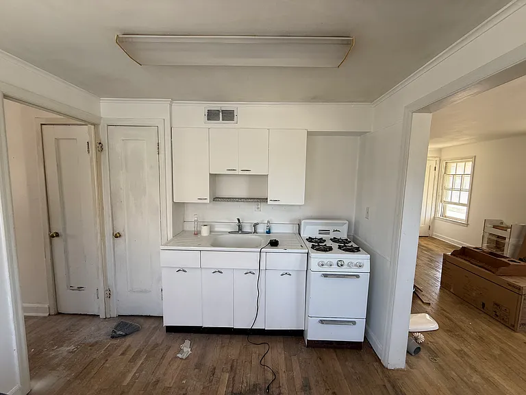 913 Webster St #913 — Photo 1