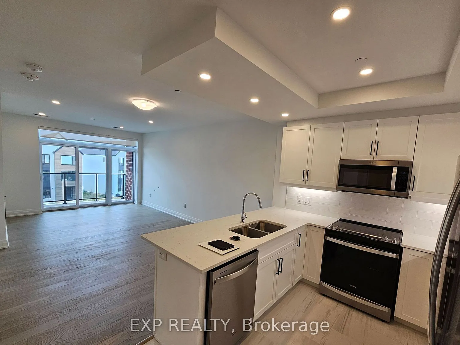 Westdel Condominiums — Photo 4