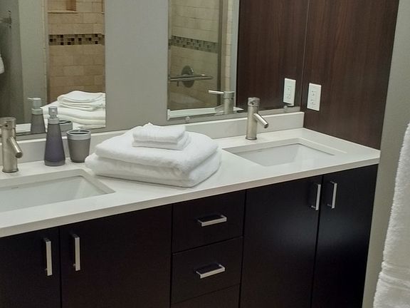 3rd image of 1523 N Wood St #2