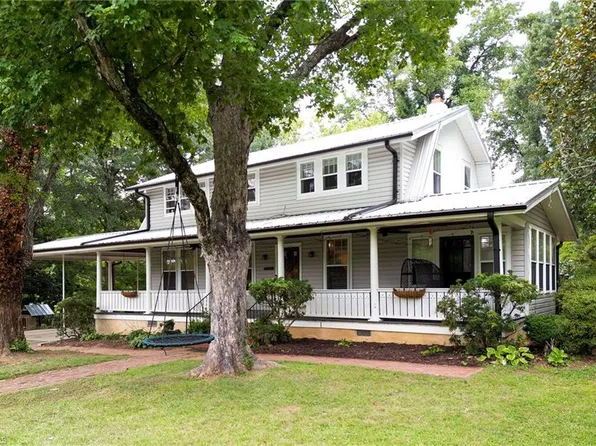 1102 Courtland Ave, Reidsville, NC 27320