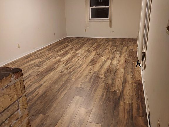 2nd image of 1604 Parkside Ct