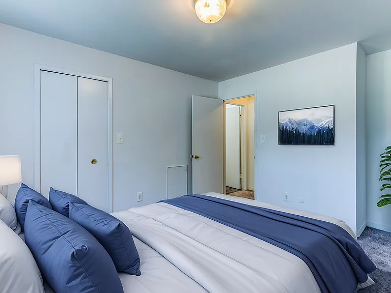 Sterling Troy Apartments — Photo 13