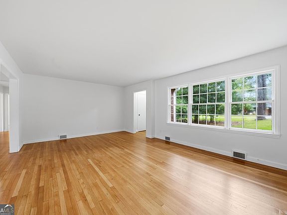 4th image of 1825 Waverland Cir