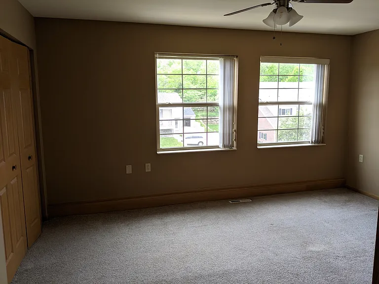 5733 Lexington St — Photo 18