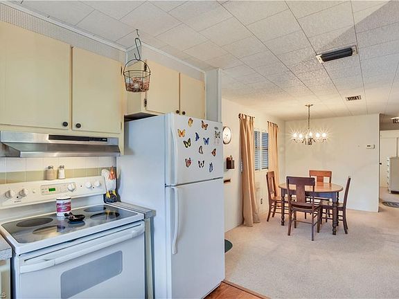 4th image of 16 Topaz Ln #T-16