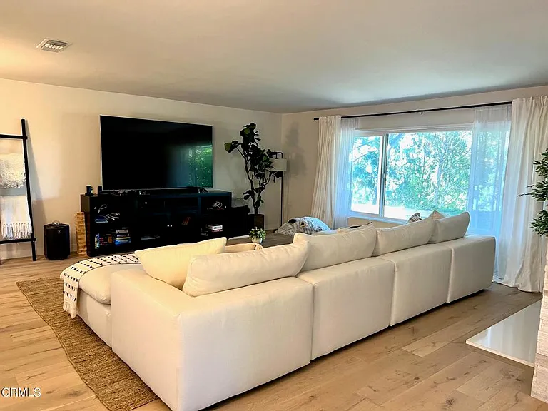 1609 Woodglen Ln — Photo 7