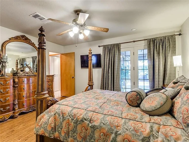 9116 Indian Creek Dr — Photo 11