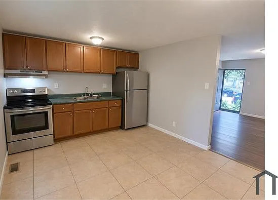 3 bed, 1189 sqft, $1,999 — Photo 3